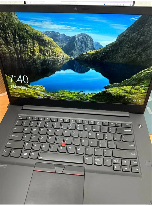 Lenovo ThinkPad P1 Gen 2 15,6 дюйма i7, 32 ГБ ОЗУ, твердотельный накопитель 1 ТБ NVIDIA T1000