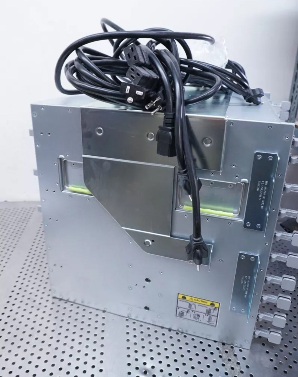 ARISTA CCS-758-CH campus switches With 2x SUP100 1x 750X-48ZXP & 7x 48TP Cards