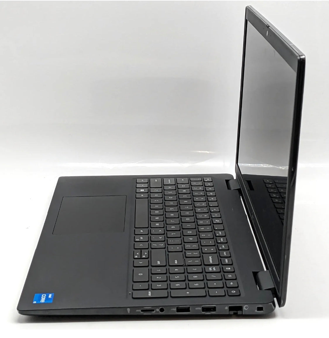 Dell Latitude 3520 15,6 дюйма i5-1135G7 2,40 ГГц 8 ГБ DDR4 256 ГБ твердотельный накопитель Windows 10