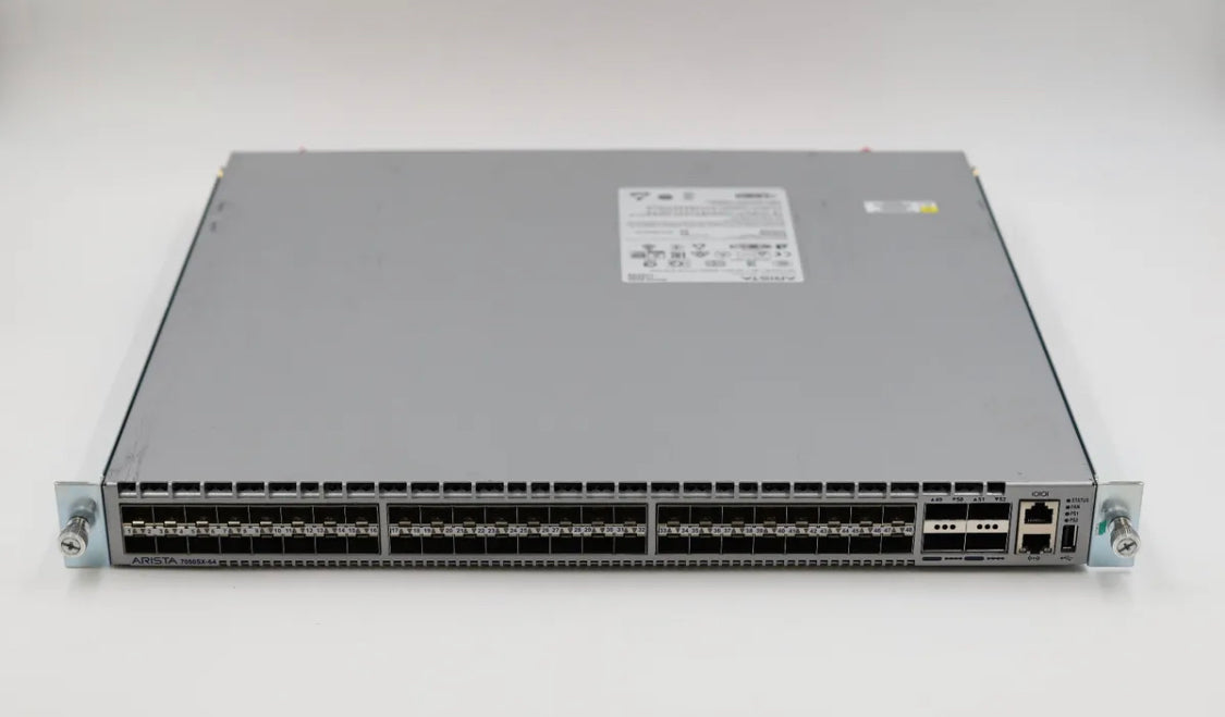 Arista DCS-7050SX-64 48-Port 48xSFP+ 10GbE 4XQSFP 40GbE Switch mit Ohren getestet