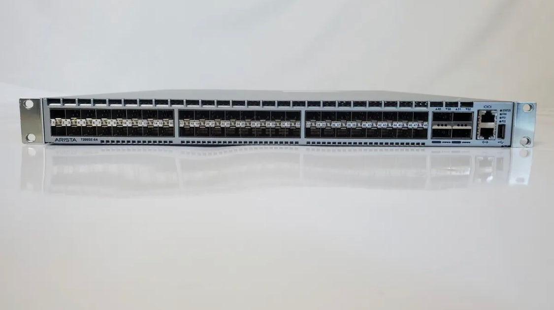 Arista DCS-7280SE-64-R 48-портовый сетевой коммутатор SFP 10G 4 QSFP 40G RF с воздушным потоком