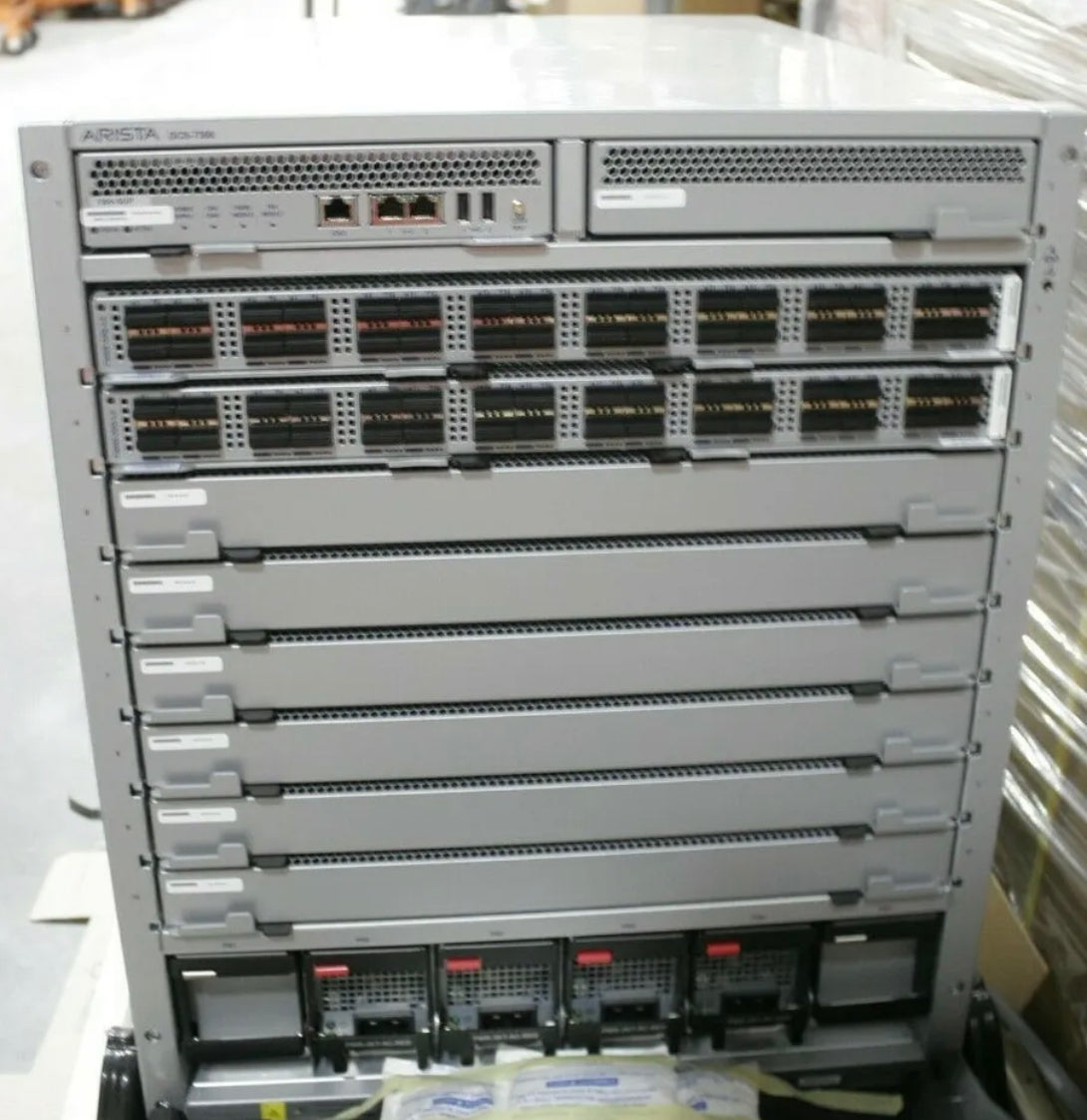 Коммутатор Arista DCS-7308 64x 40GbE QSFP+ КОМПЛЕКТ ПОРТОВ 2x DCS-7300X-32Q-LC 4x DCS-7308X-FM-F 4xPSU