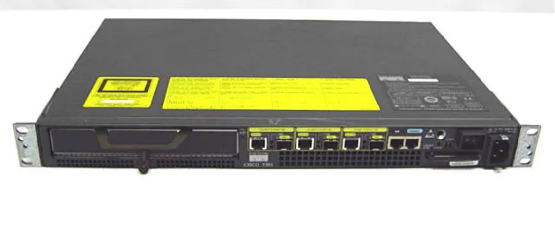 Маршрутизатор Cisco 7301 высотой 1RU с одним слотом для адаптера и тремя портами Ethernet
