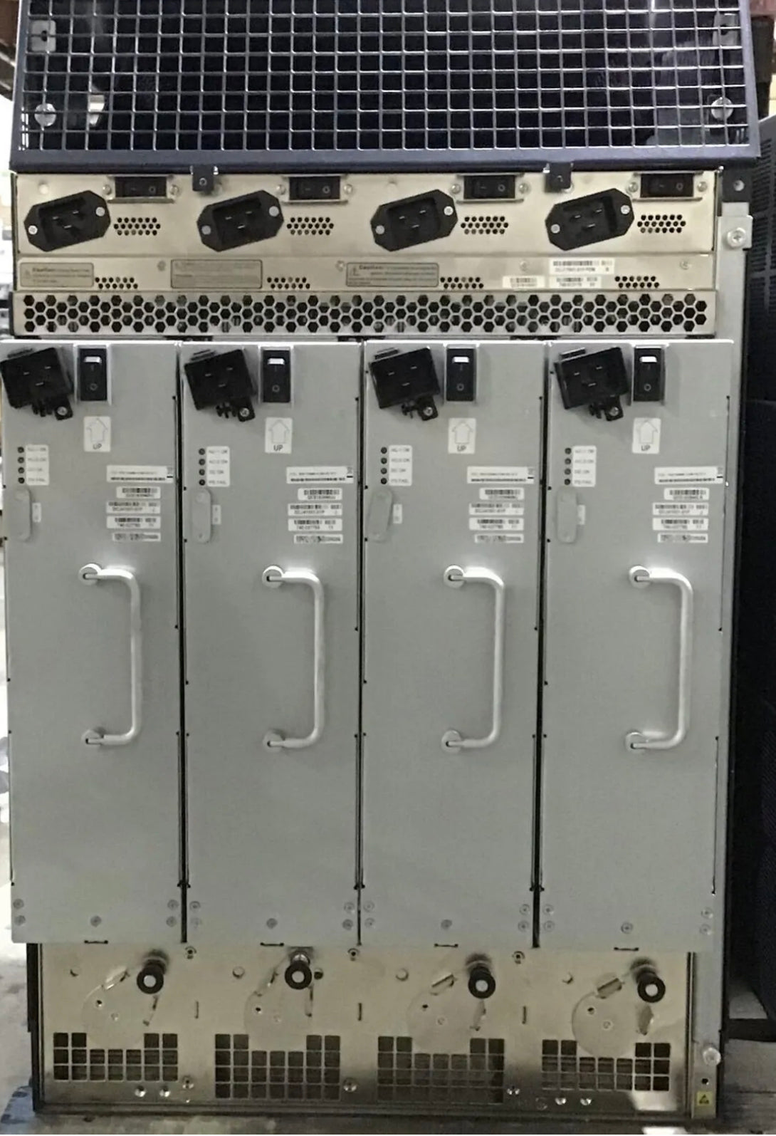 Шасси маршрутизатора Juniper Networks MX960 2x RE-S-1800X4-32g 4x 4100w 3x SCBE-MX