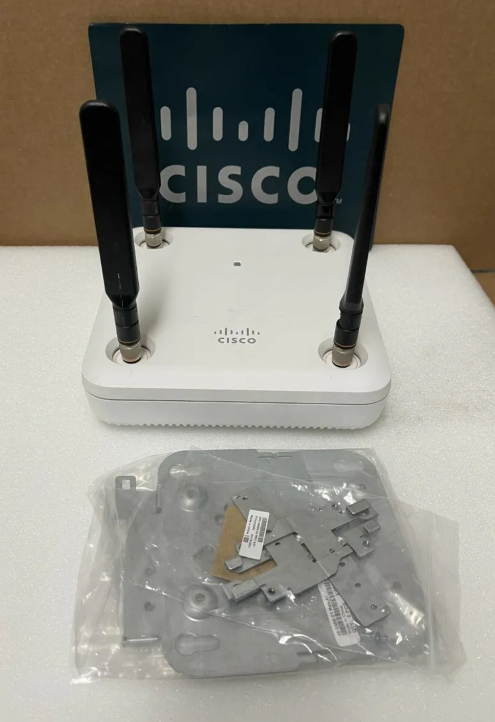 CISCO AIR-AP1852E-B-K9 Aironet 1850 Series Access Point W/Antennas