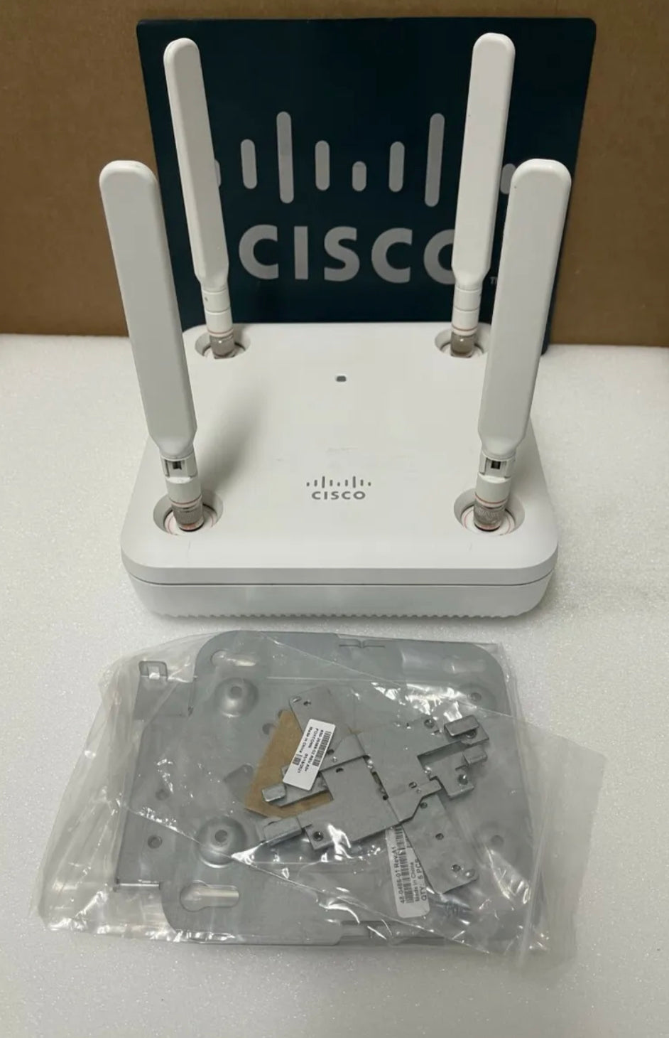 CISCO AIR-AP1852E-B-K9 Aironet 1850 Series Access Point W/Cisco Antennas